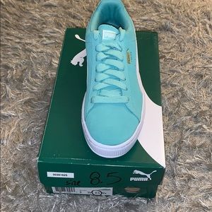 Suede Classic Women’s Holiday White Pumas